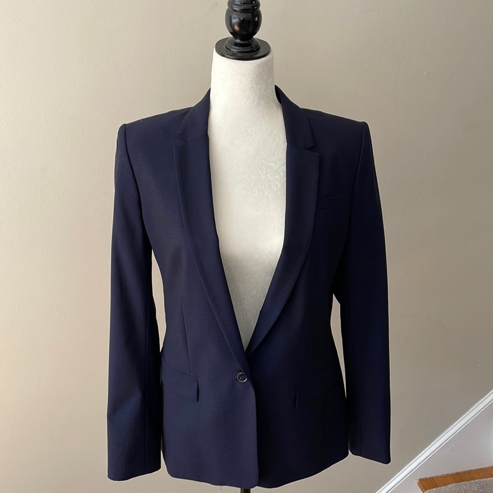 Banana Republic classic navy pantsuit. 🌷